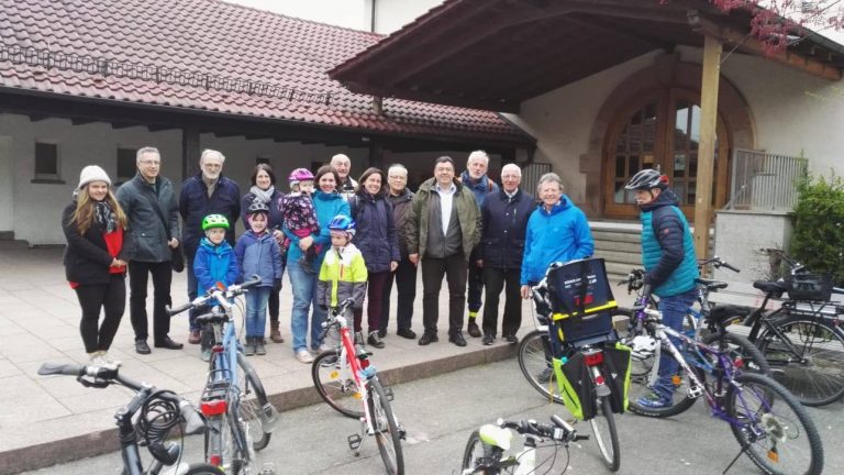 Kommunalpolitische Fahrradtour durch Neuhausen