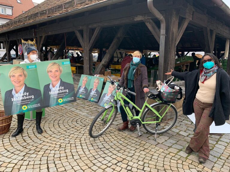 Cindy Holmberg auf dem Markt!