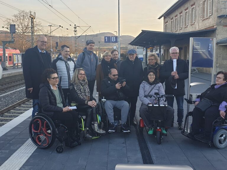 Großer Bahnhof am Bahnhof – Verkehrsminister Winfried Hermann zu Gast in Metzingen
