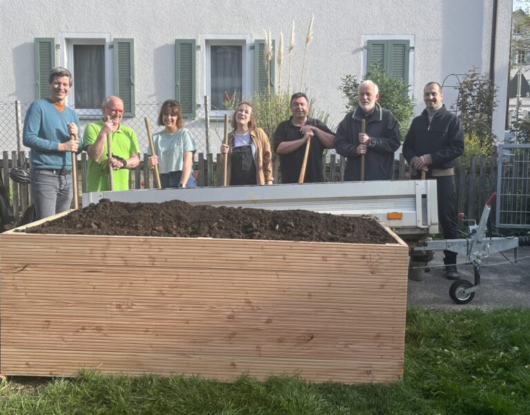 Urban Gardening auf dem Kinder-Spielplatz in der Schlossstraße