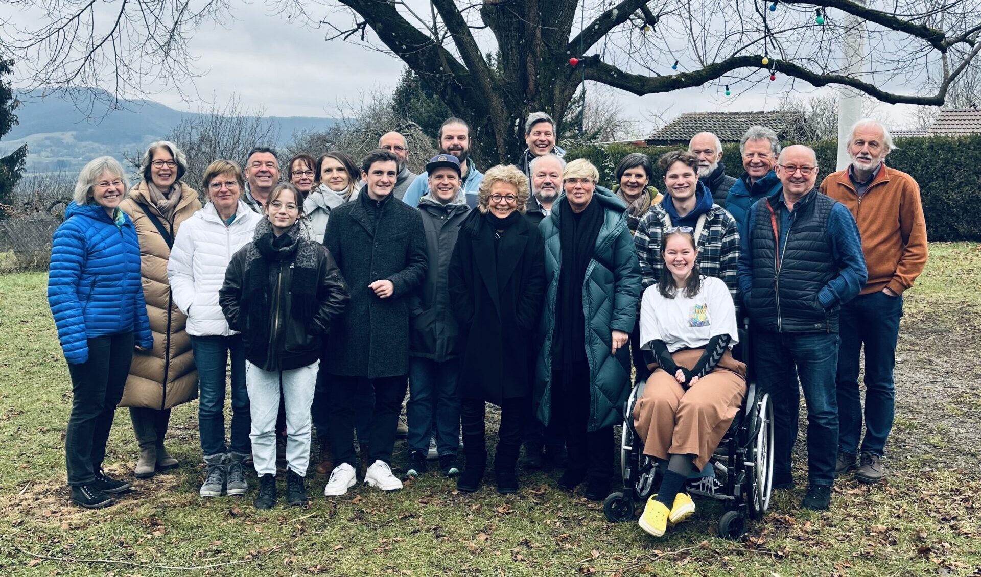 Gruppenbild des Ortsverbans Metzingen mit Jaron Immer, Beate Müller-Gemmeke und Cindy Holmberg