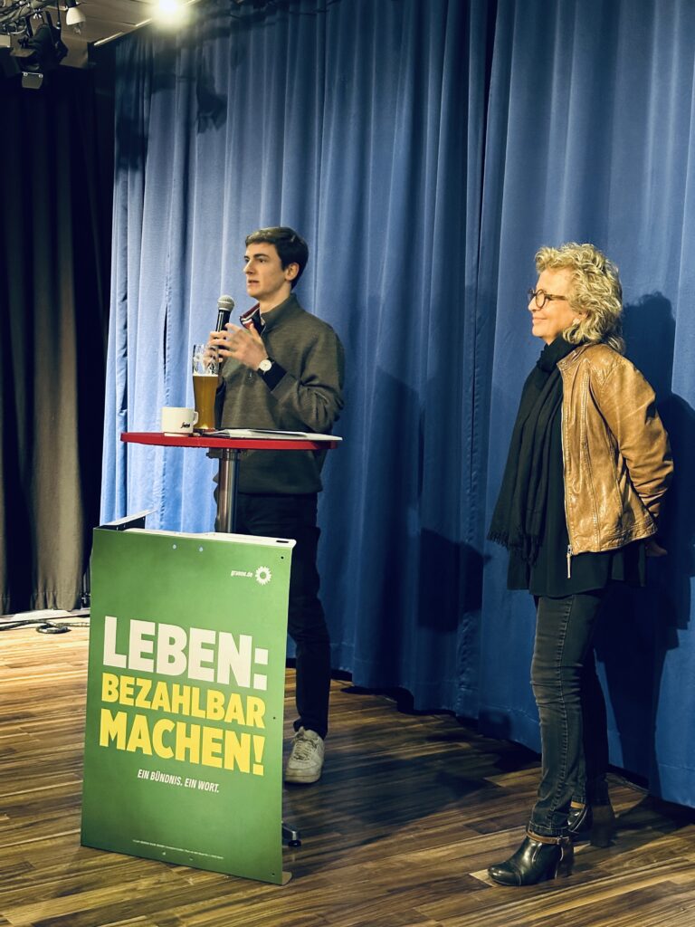 Lebhafte Diskussion im Kulturforum Metzingen mit Jaron Immer und Beate Müller-Gemmeke