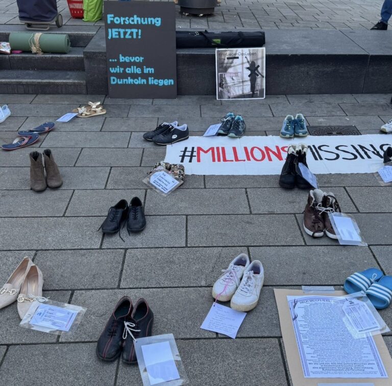 Grüne Metzingen unterstützen Liegend-Demo zum ME/CFS Awareness Day in Stuttgart