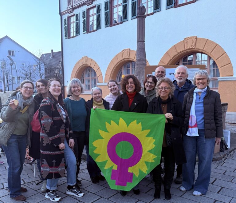 Aktion zum Weltfrauentag auf dem Metzinger Marktplatz